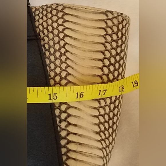 Vince Camuto Leather Cameron Handbag EUC - Picture 16 of 17